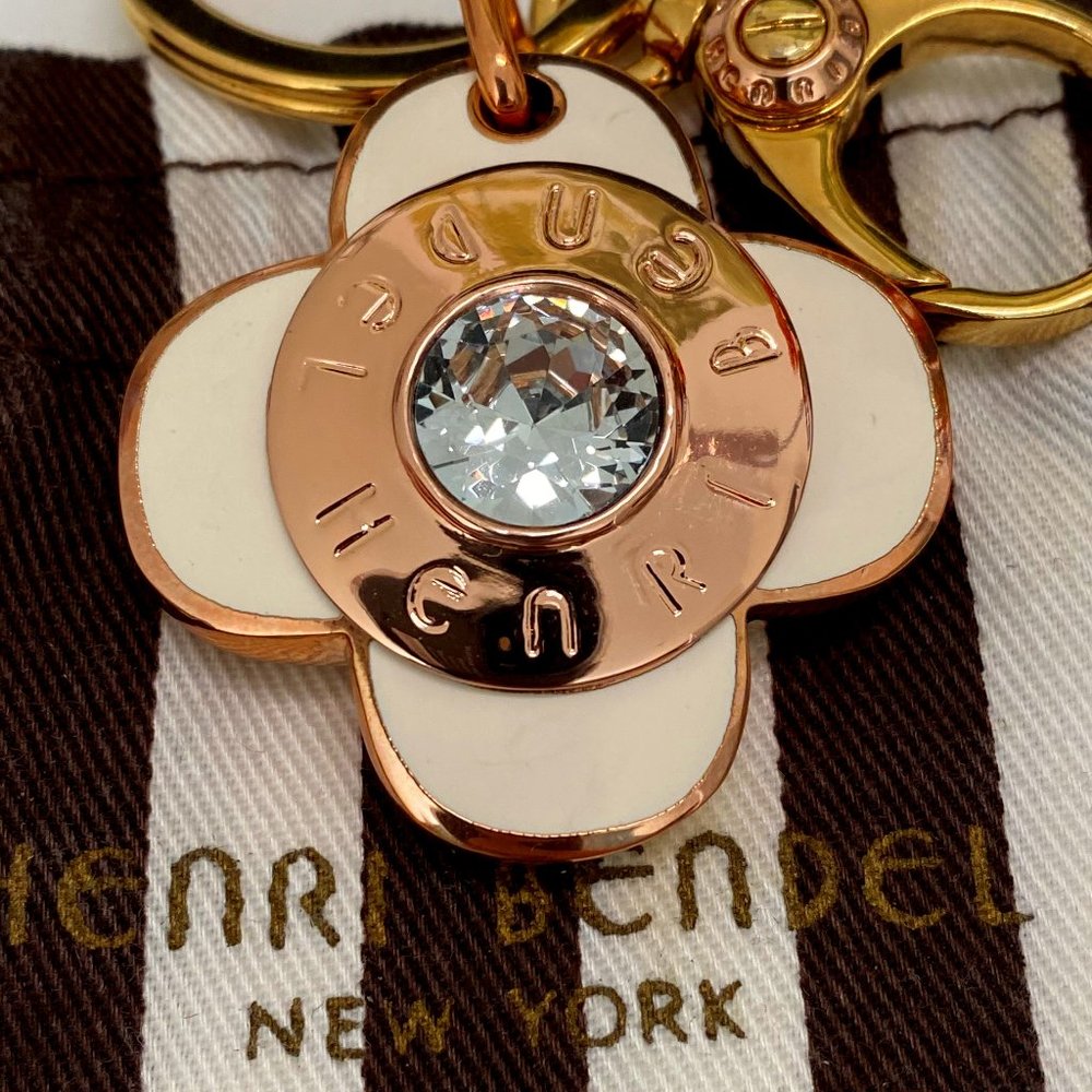 NWOT HENRI BENDEL ICONIC FLOWER KEYCHAIN